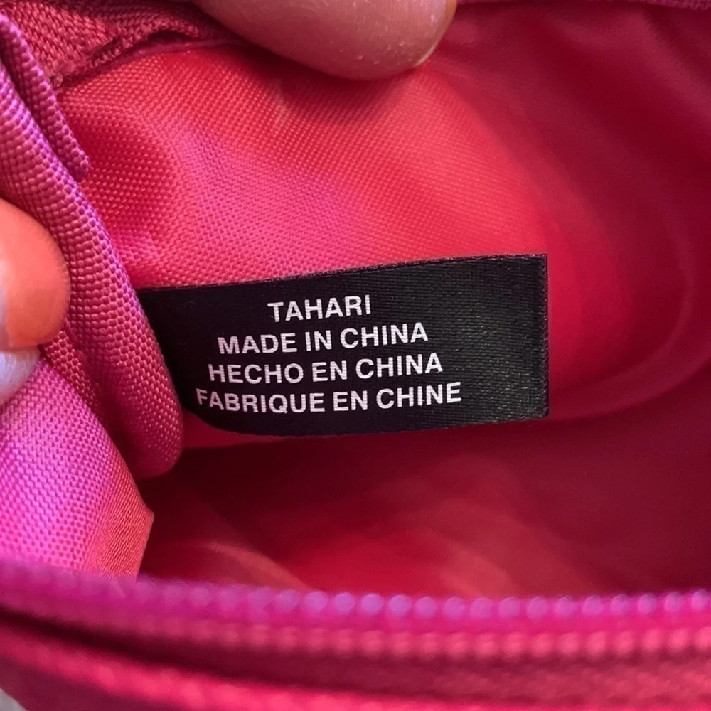 TAHARI Pink Makeup Pouch. Pre-owned. Unused.​​​​​​​​​​​​​​​​​​
